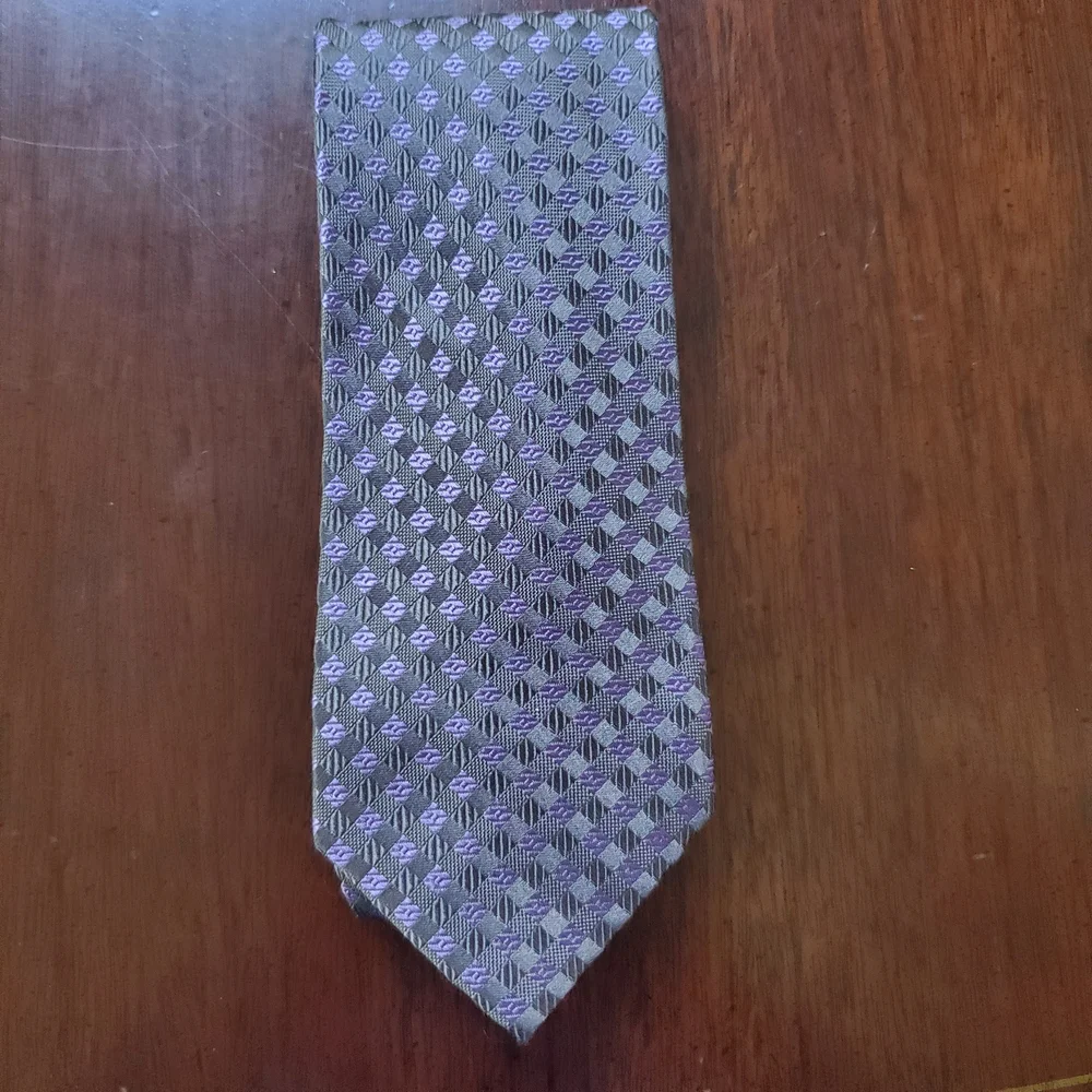 Micheal Kors - Silk Tie - With Purple Geometric Design